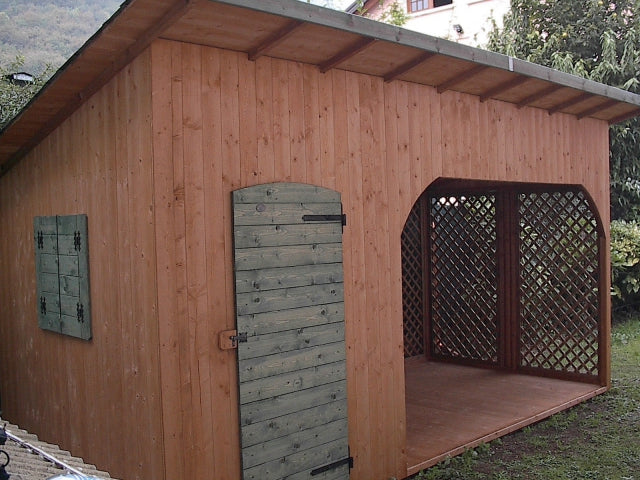 Casetta ricovero attrezzi con legnaia
